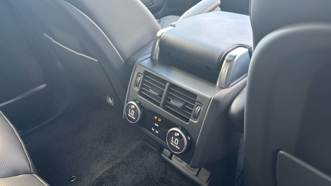 Land Rover Discovery 3.0 D350 Tempest 5dr Auto Diesel Station Wagon - Image 18